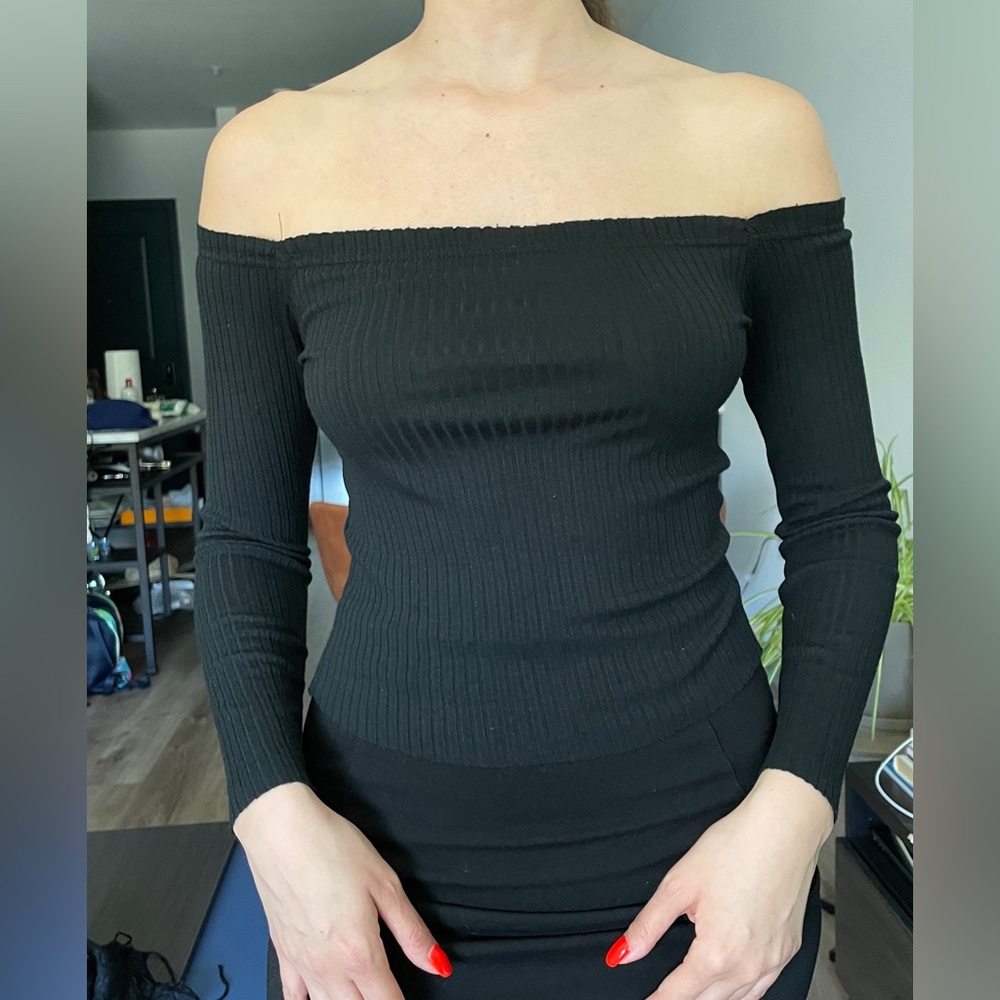 Ribbed Open Shoulder Top